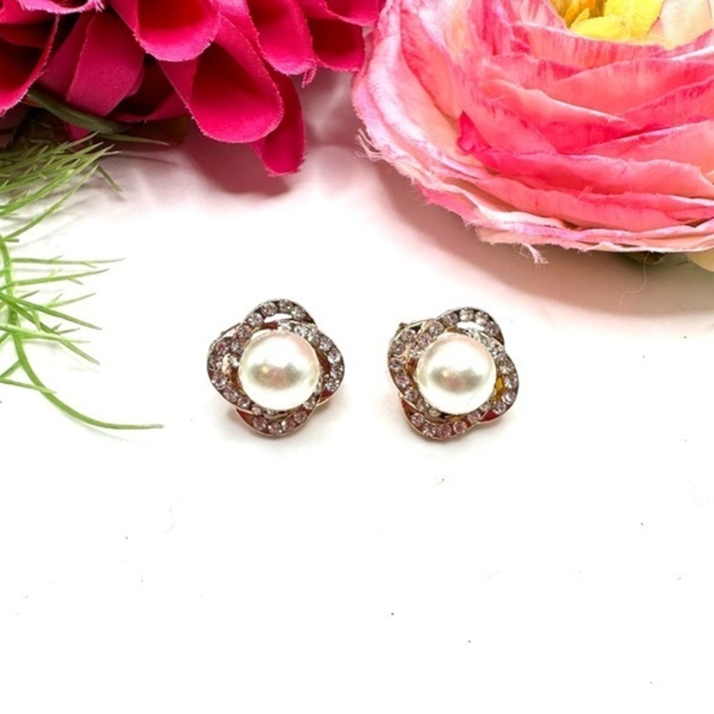 NEW⚜️Pearl & Crystal Embellished Cluster Clip Earrings